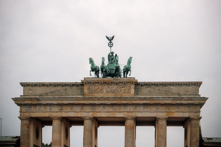 Berlin'deki Brandenburg Kapısı, Almanya vizesi başvurusu yapılacak ülkenin simgesi