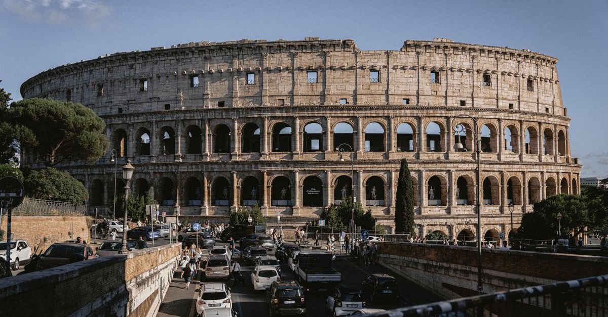 İtalya vizesi başvurusu için Roma'daki Kolezyum'un görseli